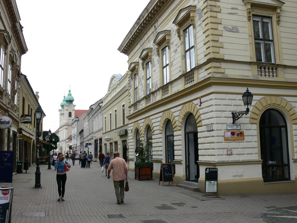 Sunny City Center Pécs Eksteriør bilde